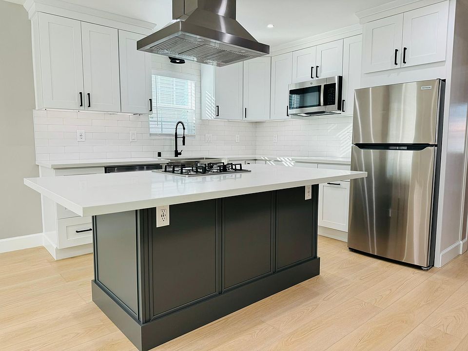 1st image of 3268-3270 J St