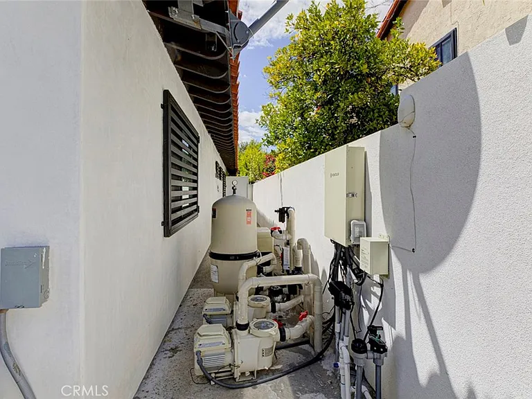 9450 Tampa Ave — Photo 69