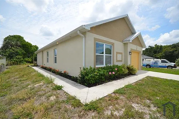 2197 Davis Ct — Photo 2