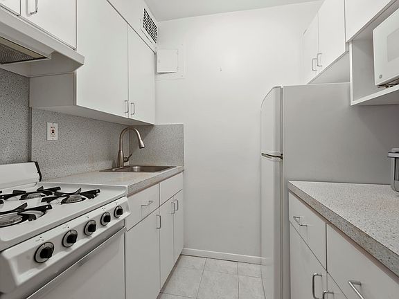 5th image of 55 E 9th St APT 2B