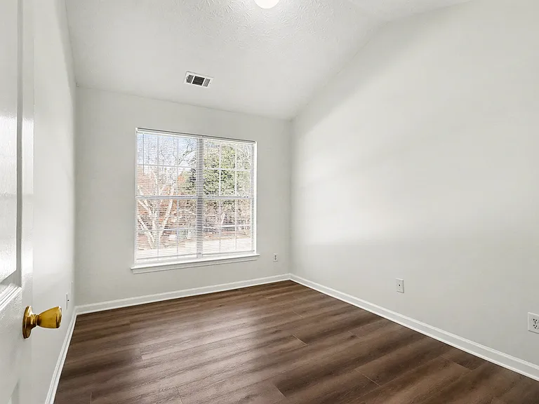 2559 Walden Lake Dr #1 — Photo 14
