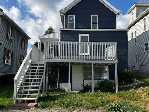 226 S 4th St, Youngwood, PA 15697