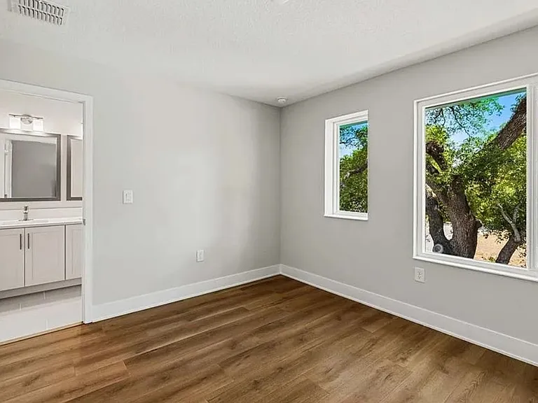 1005 W Cypress St — Photo 9