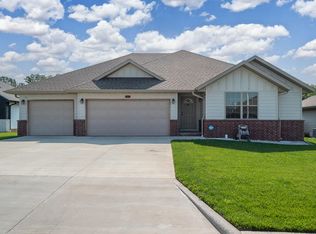 1028 S Christopher Ave, Springfield, MO 65802