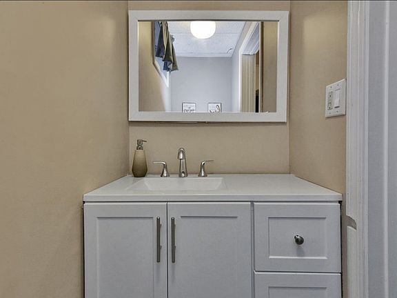 5th image of 103 Washington Rd #30