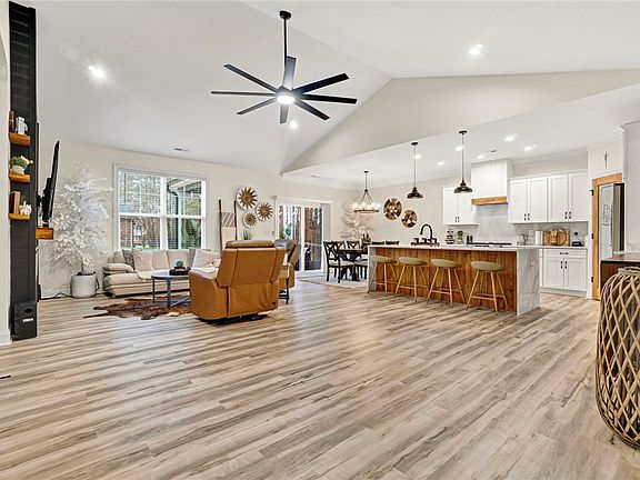 5th image of 110 Baker Ct