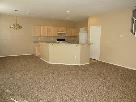 4th image of 217 Hickory Heights Ave
