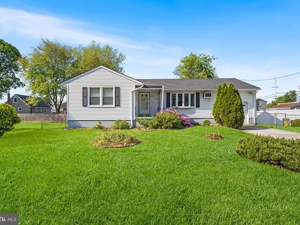 21 Berg Ave, Hamilton, NJ 08610