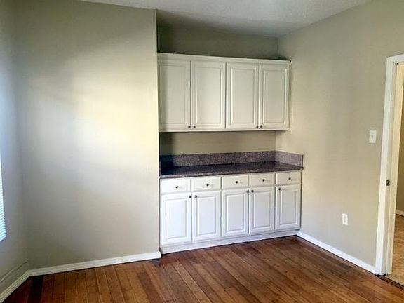 3rd image of 1155 E 58th Dr