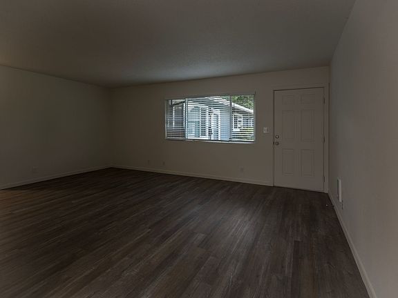 4th image of 822 S Columbia St