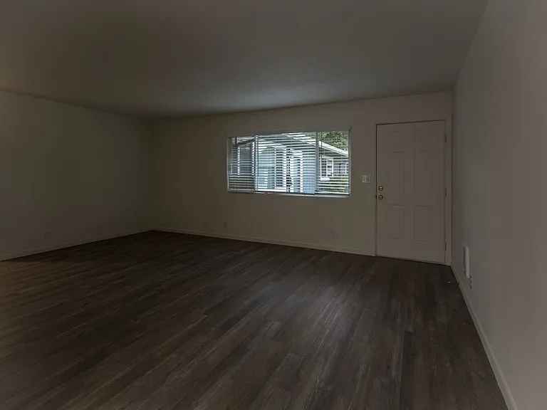 822 S Columbia St — Photo 4