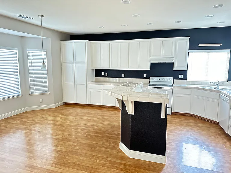 3517 Sharon Ave — Photo 2