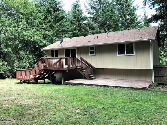 Huge backyard with Huge deck