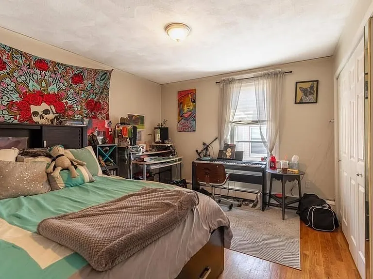 114 Gladstone St — Photo 4