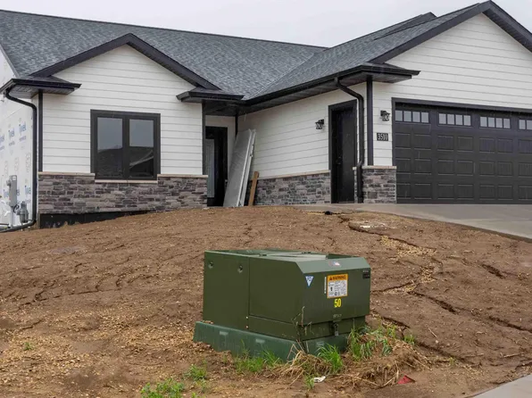 3510 Wagon Wheel Ln, Dubuque, IA 52002