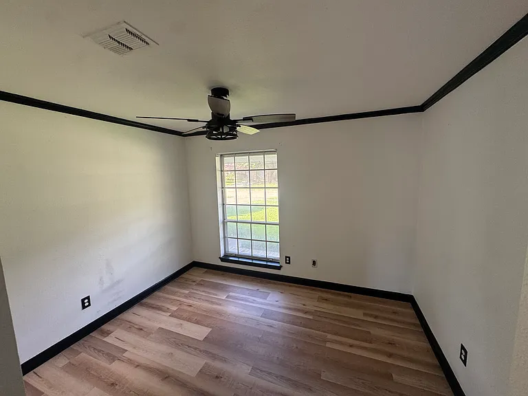 3309 Red Bud Ln — Photo 10
