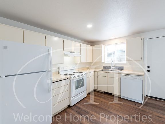5th image of 1040 Bonnie Brae St #B