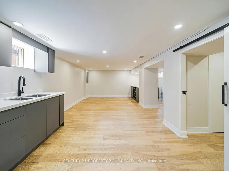 203 Toynbee Trl — Photo 34