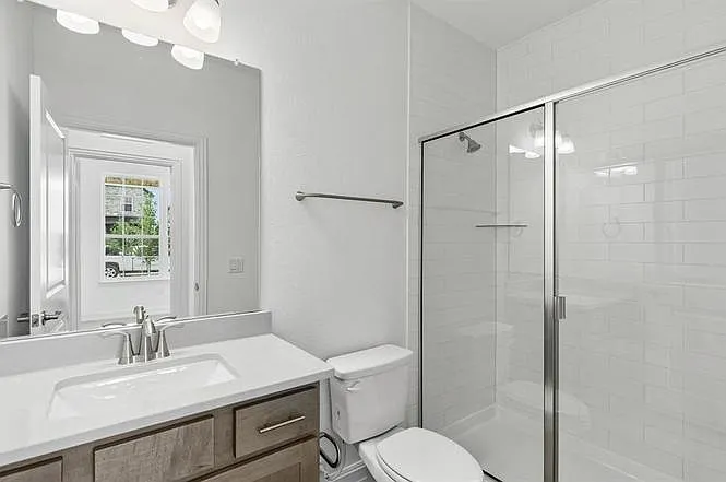 1812 Briarcrest Dr — Photo 2