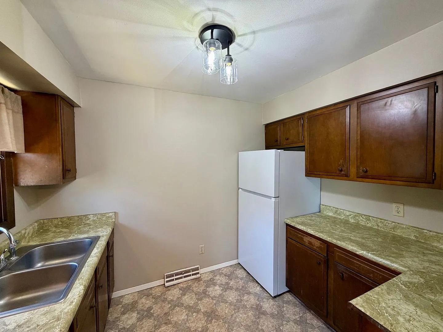 1401 Elizabeth St — Photo 4