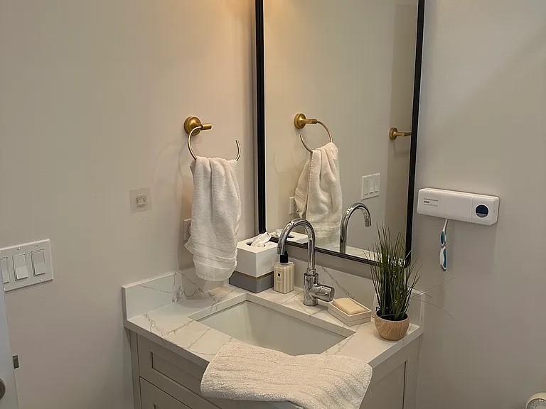 4939 N Damen Ave #201 — Photo 3