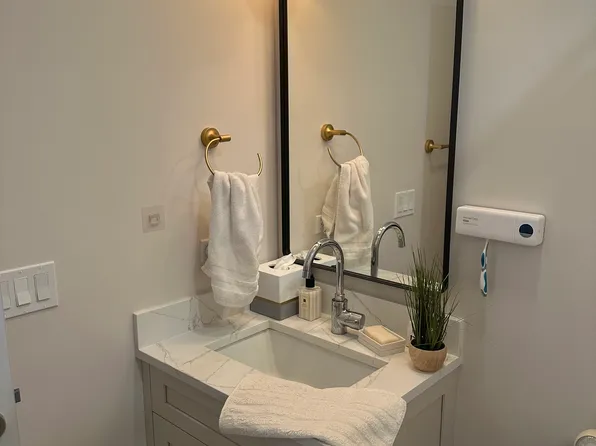 4939 N Damen Ave #201, Chicago, IL 60625