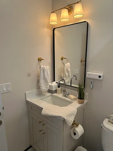 4939 N Damen Ave #201 Photo 1