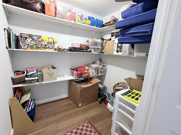 135 Marion Dr — Photo 16