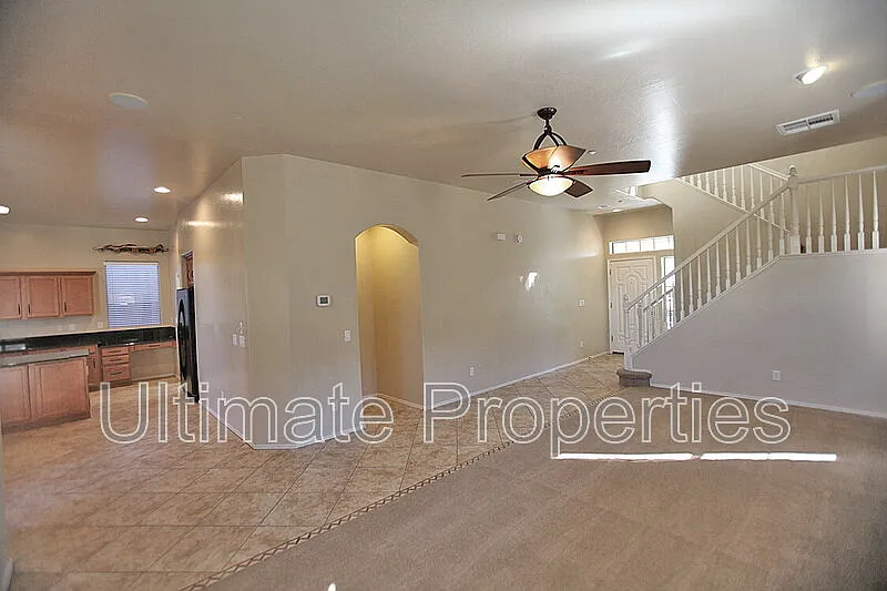 3 bed, 2.5 bath, 2344 sqft, $2,295 — Photo 4