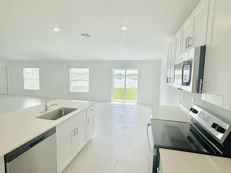 17124 Pompeii Way — Photo 3