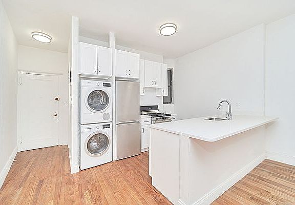 4th image of 118 E 91st St APT 3C