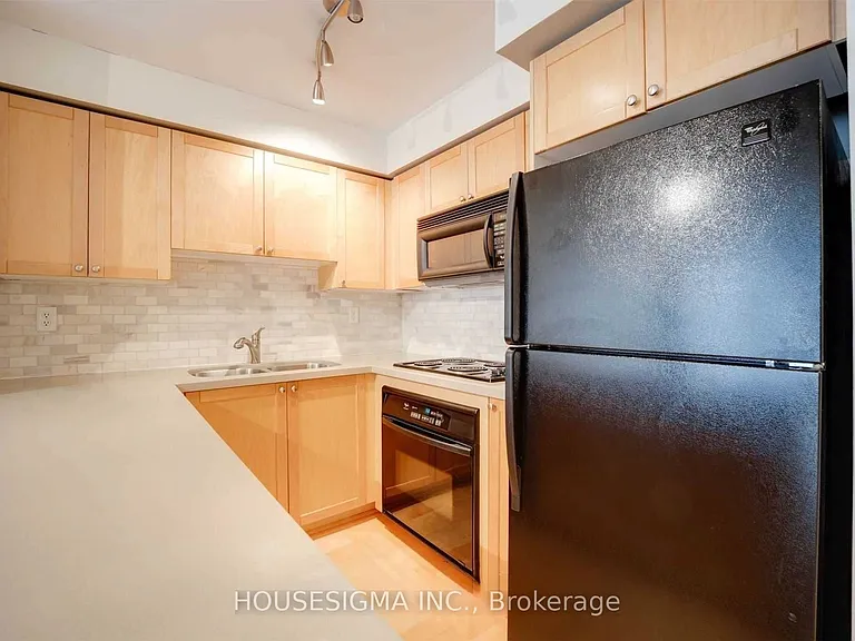 18 Stafford St #508 — Photo 6