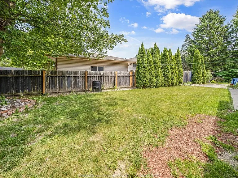 7105 Isabelle Ct — Photo 26