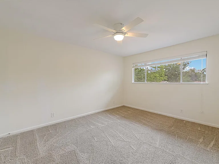 4904 Creekline Dr — Photo 5