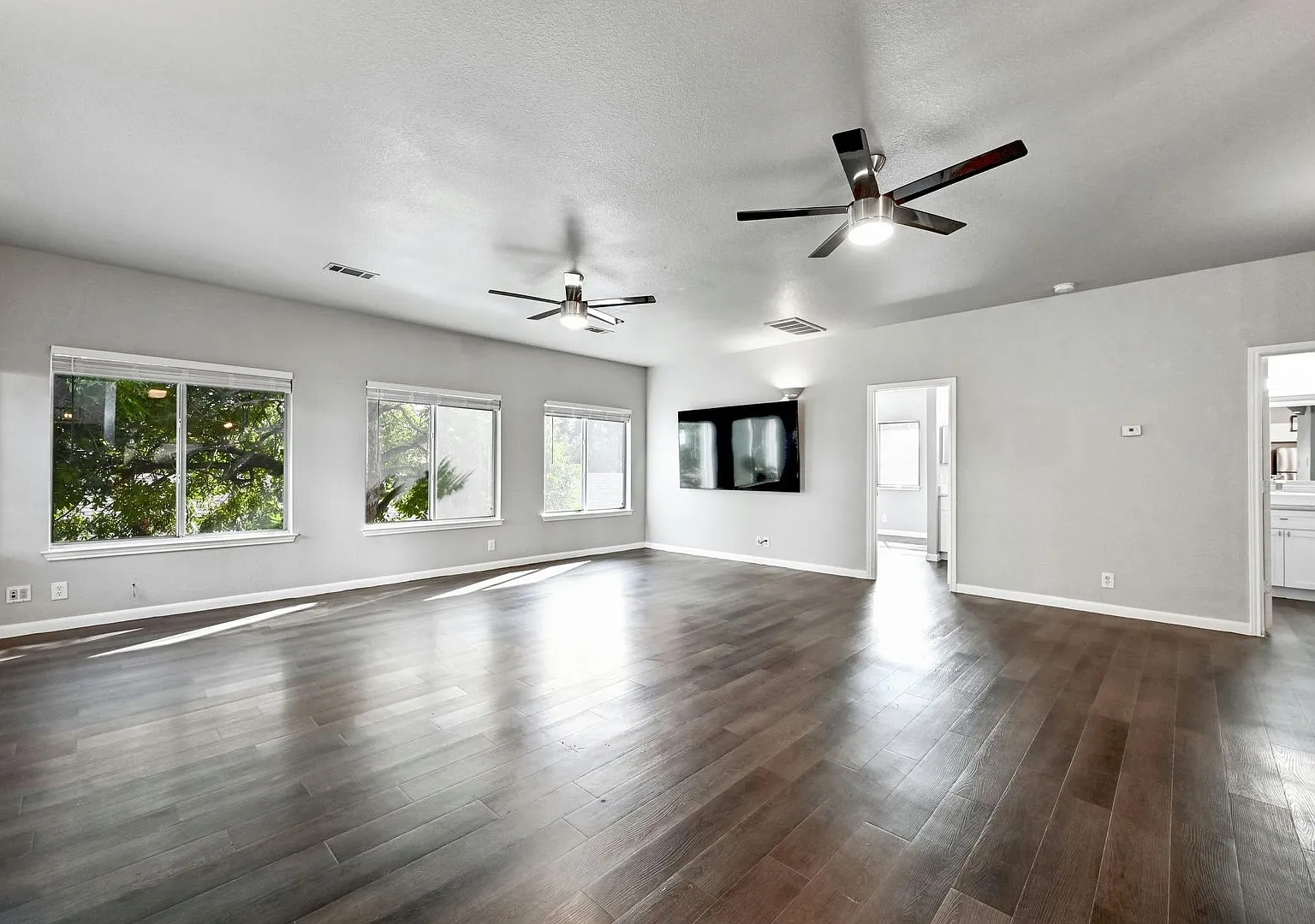 Renovated 6bed/3bath Close to Campus! — Photo 3