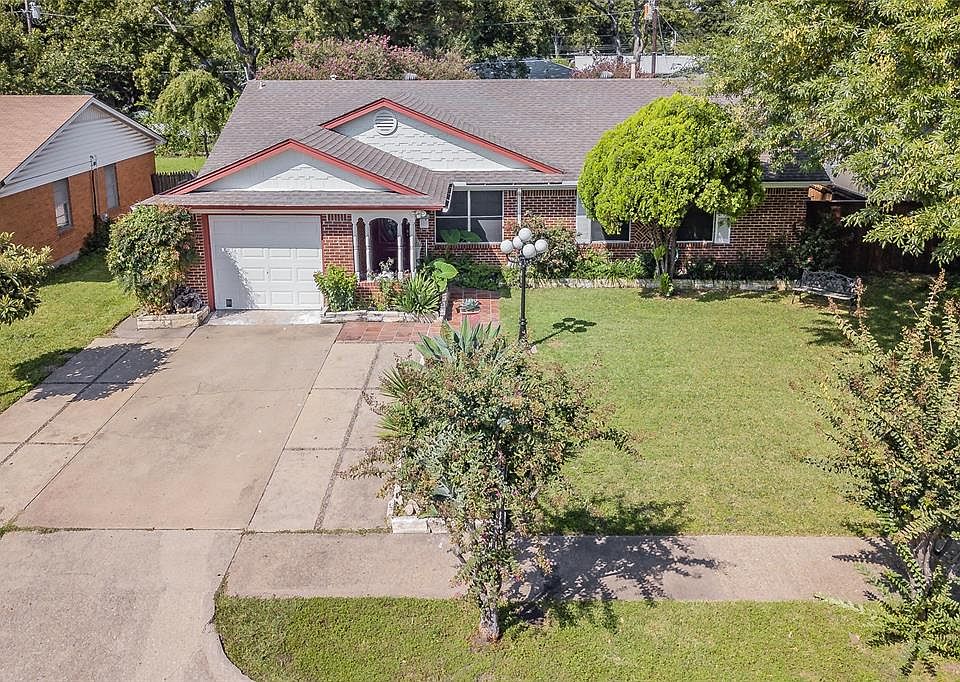 1st image of 2817 Lakewood Dr