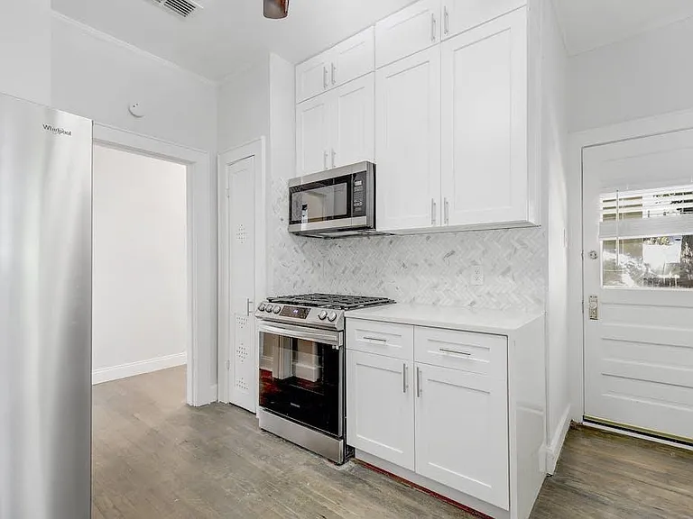 403 E 32nd St — Photo 9