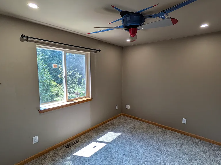 3rd bedroom with Airplane fan