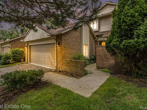 5537 Walnut Cir W, West Bloomfield, MI 48322