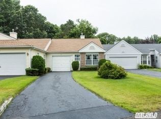 4 Possum Path, Coram, NY 11727