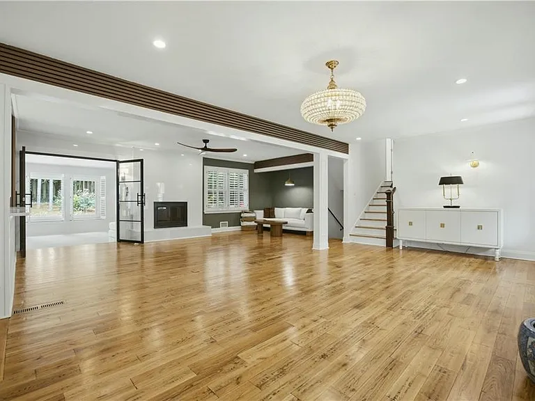 2220 Spring Mill Cv — Photo 7