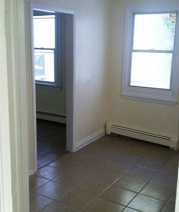 1st image of 176B Parker St