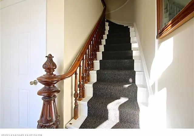 Entry stair