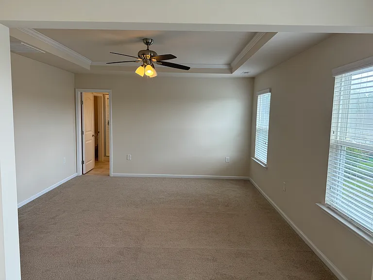925 Lemster Ln — Photo 65