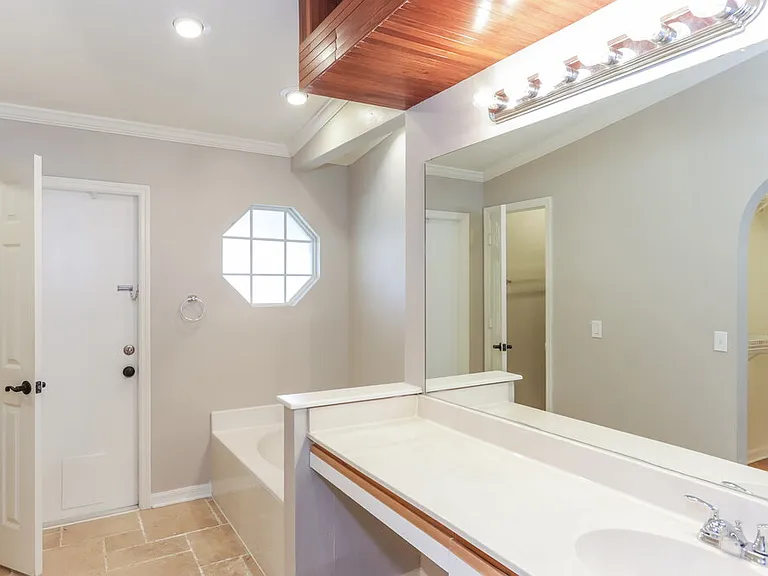 25213 Hyde Park Blvd — Photo 11