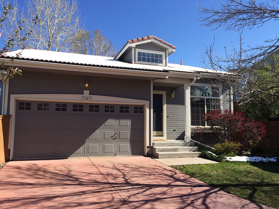 Two-car garage, cul-de-sac location