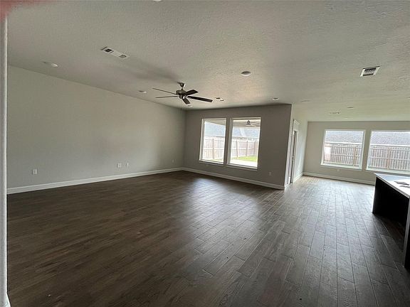 4th image of 16 Greystone Ct