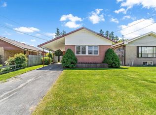 15 Arnprior Rd, Toronto, ON M1K 5A5