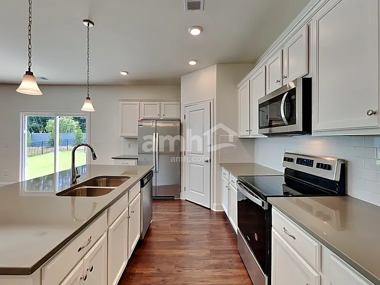 769 Carnaby Ln — Photo 3
