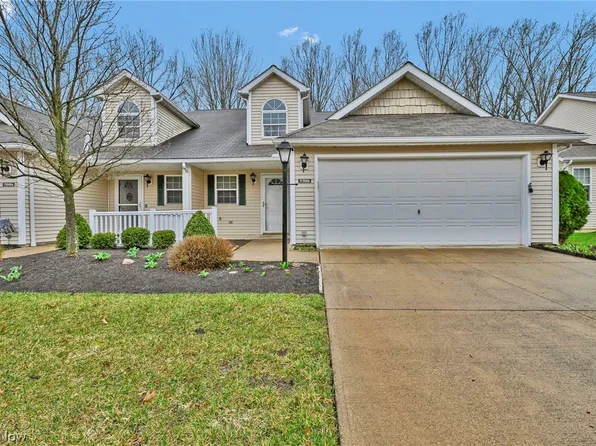 7596 Willow Woods Dr, North Olmsted, OH 44070